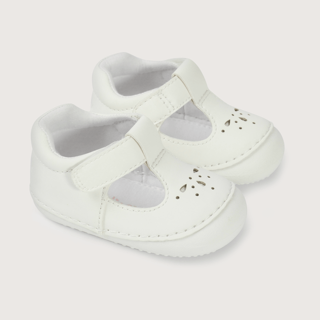 Zapatos blancos de niña con diseño y velcro