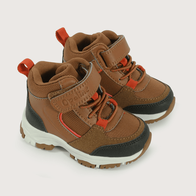 Botin outdoor para niño color cafe con velcro