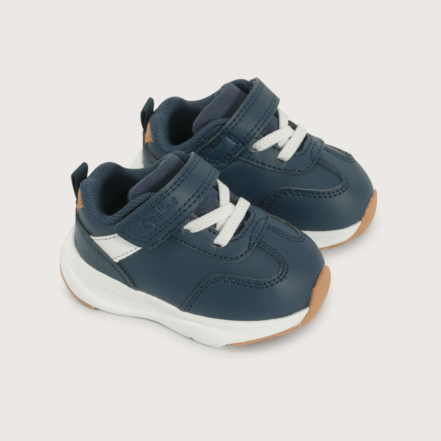 Zapatilla deportiva para niño color azul y velcro