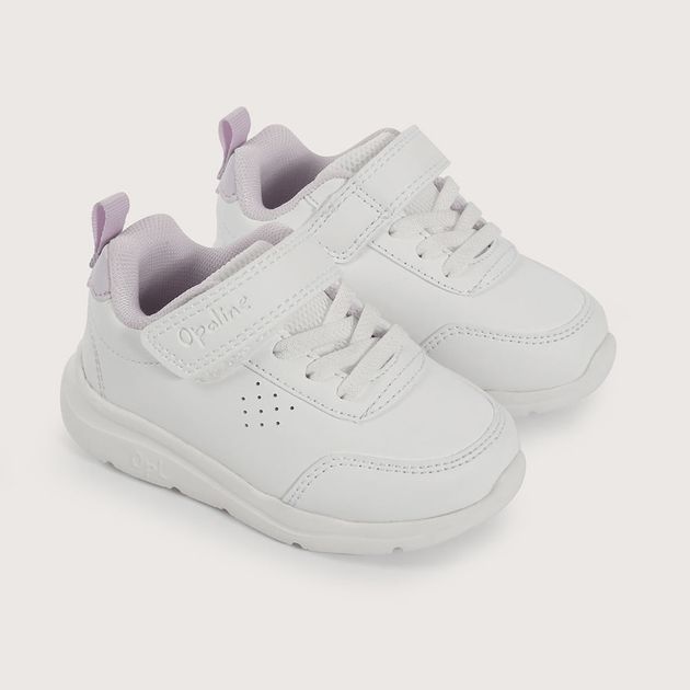 Zapatilla deportiva blanca de niña