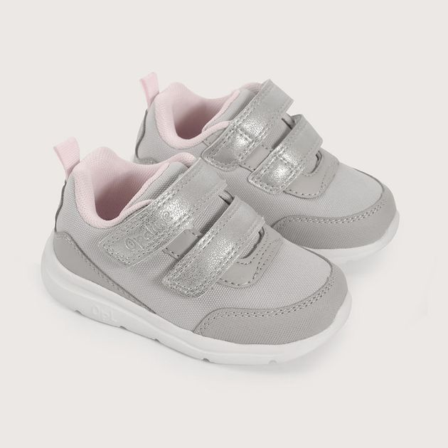 Zapatilla deportiva gris de niña