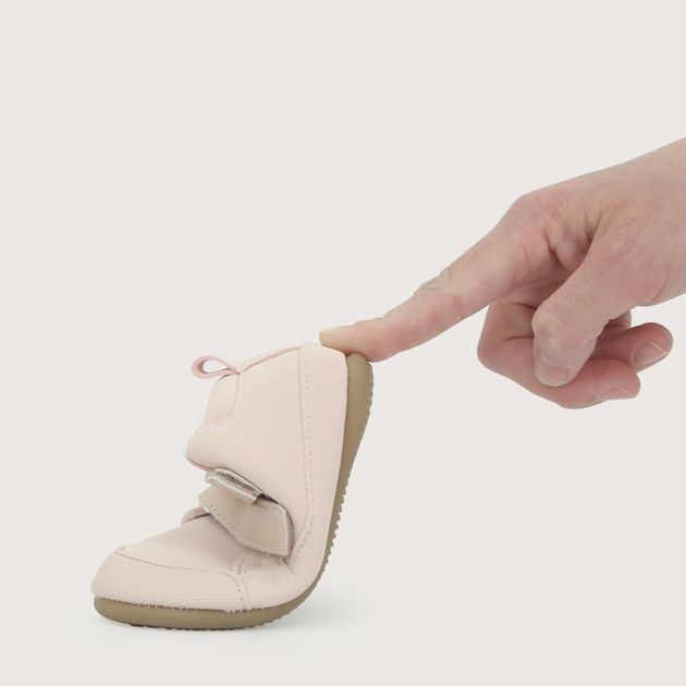 Zapatilla ultra flexible rosada de niña