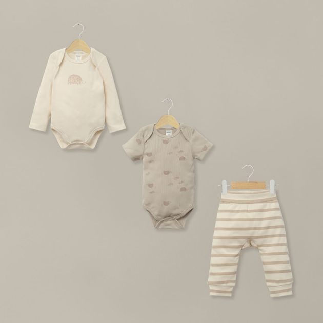 Conjunto 3 piezas bodies y pantalón beige de bebé unisex
