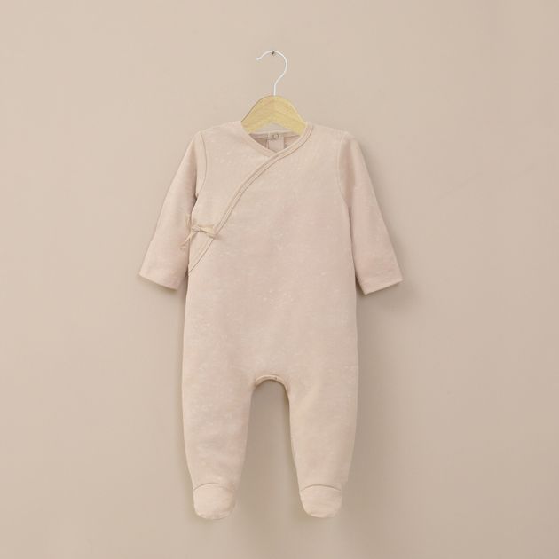 Osito beige con apertura en la espalda de bebé niña