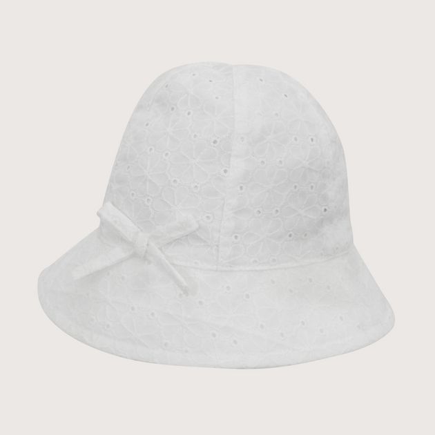 Gorro blanco de niña